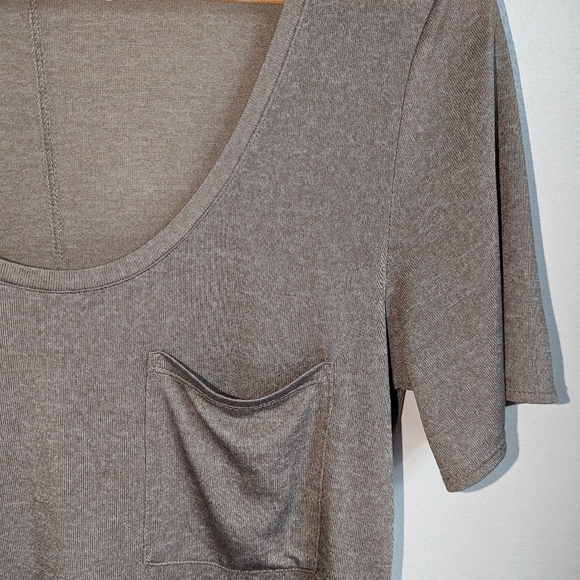 Aritzia BABATON Beige Casual Minimalist Sami Scoop Pocket Tee T-Shirt Size Small - Picture 3 of 8